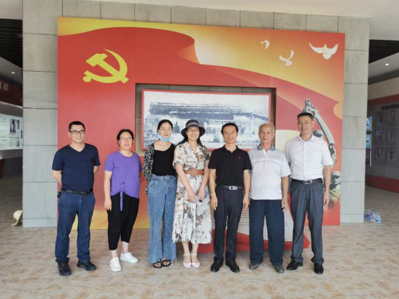 徐市参观2.jpg 徐市参观2.jpg