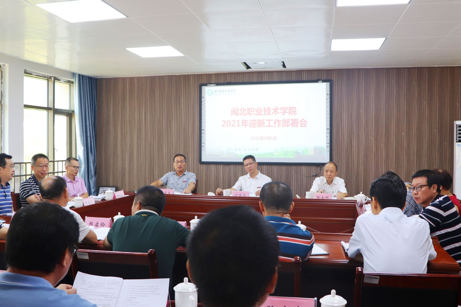 调色_0001_色相_饱和度 1.jpg 调色_0001_色相_饱和度 1.jpg