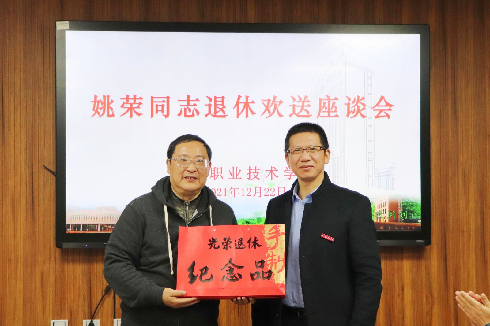 3_0005_曲线 4.jpg 3_0005_曲线 4.jpg