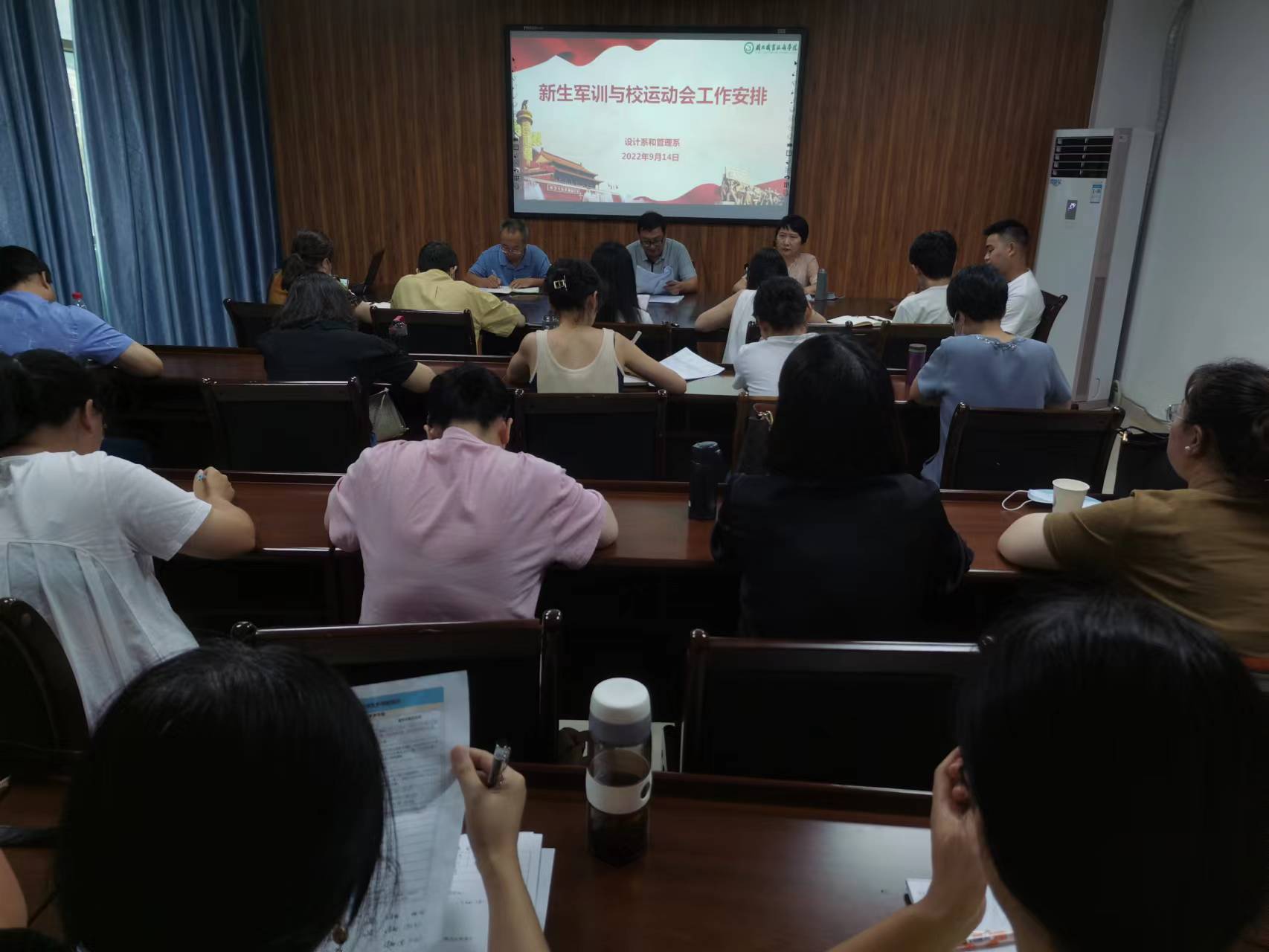 军训.jpg 军训.jpg