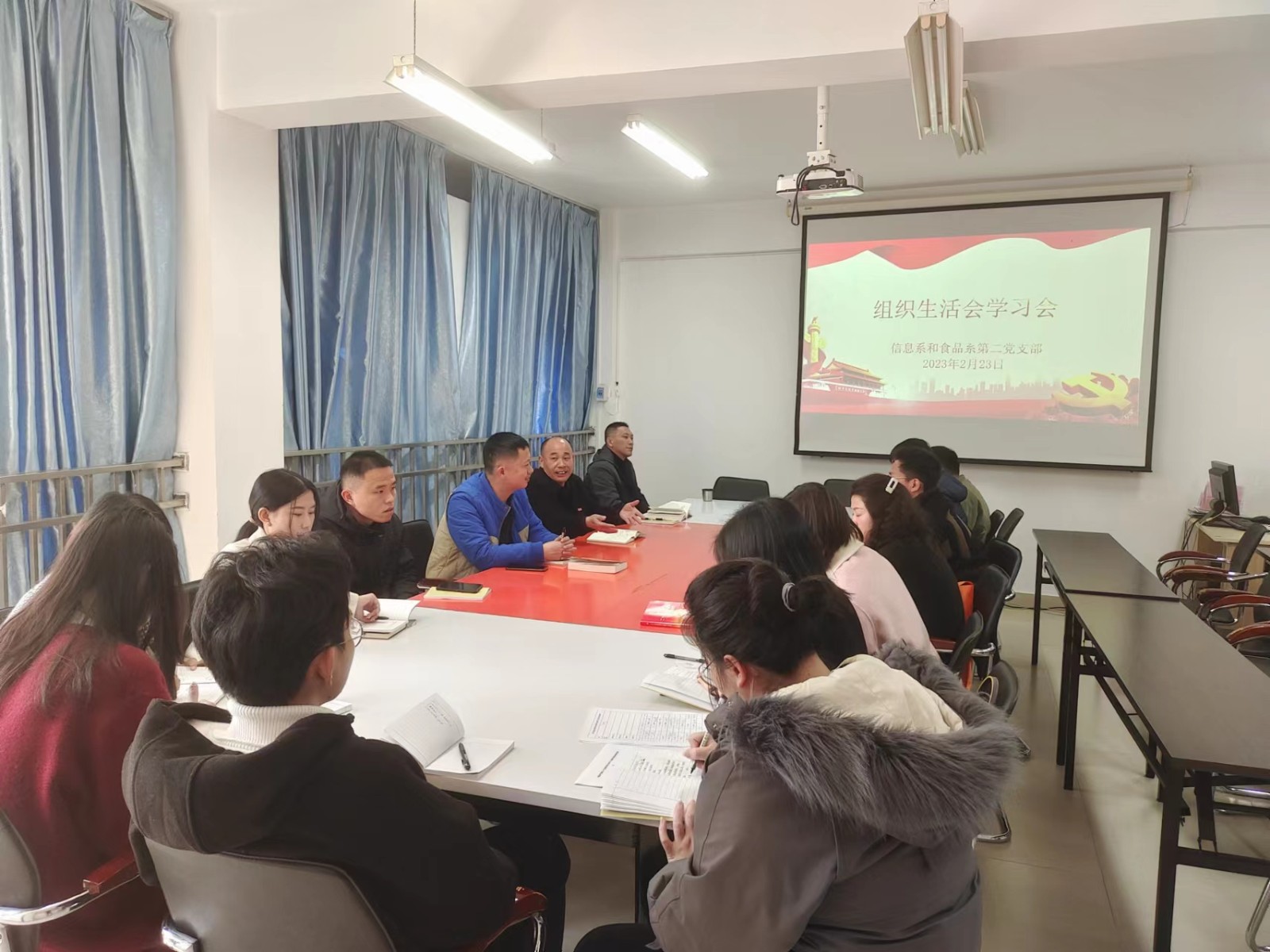 专题学习会.jpg 专题学习会.jpg